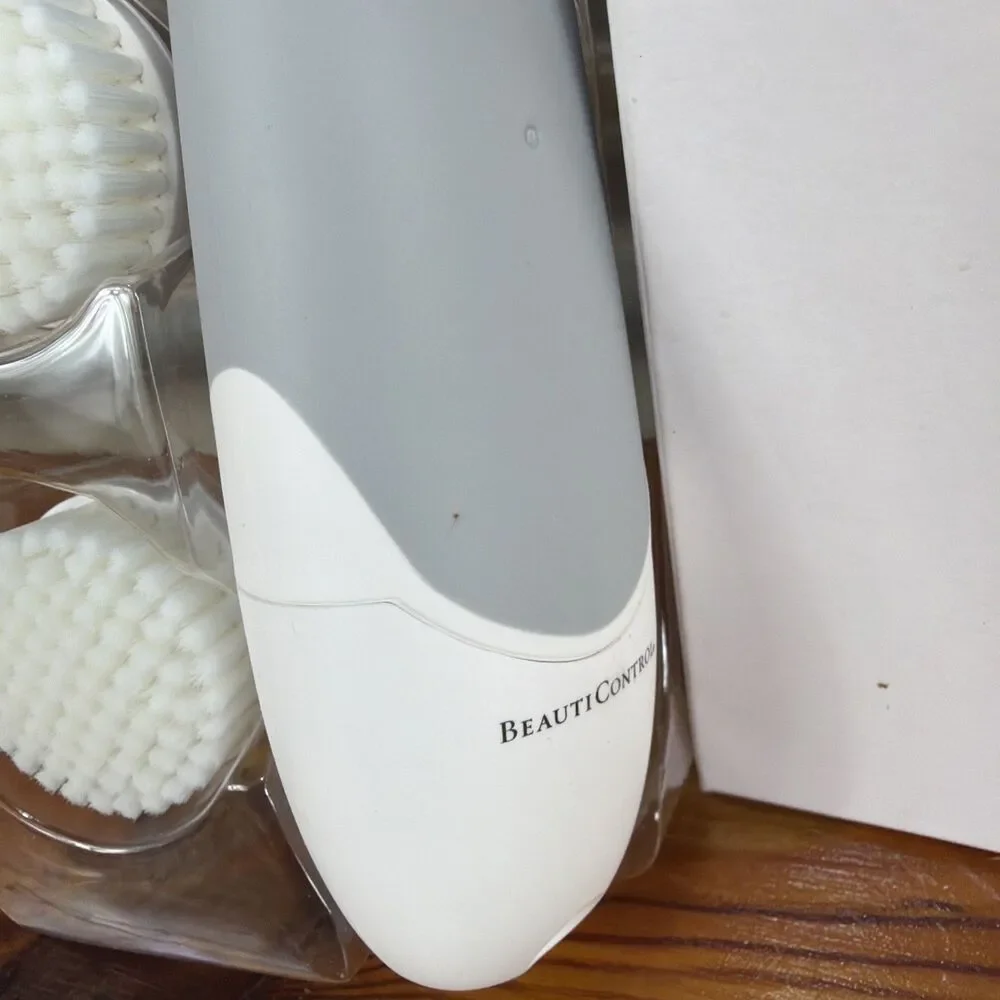 BeautiControl Professional Skin Care Tool Exfoliating Buffer with Brush Set